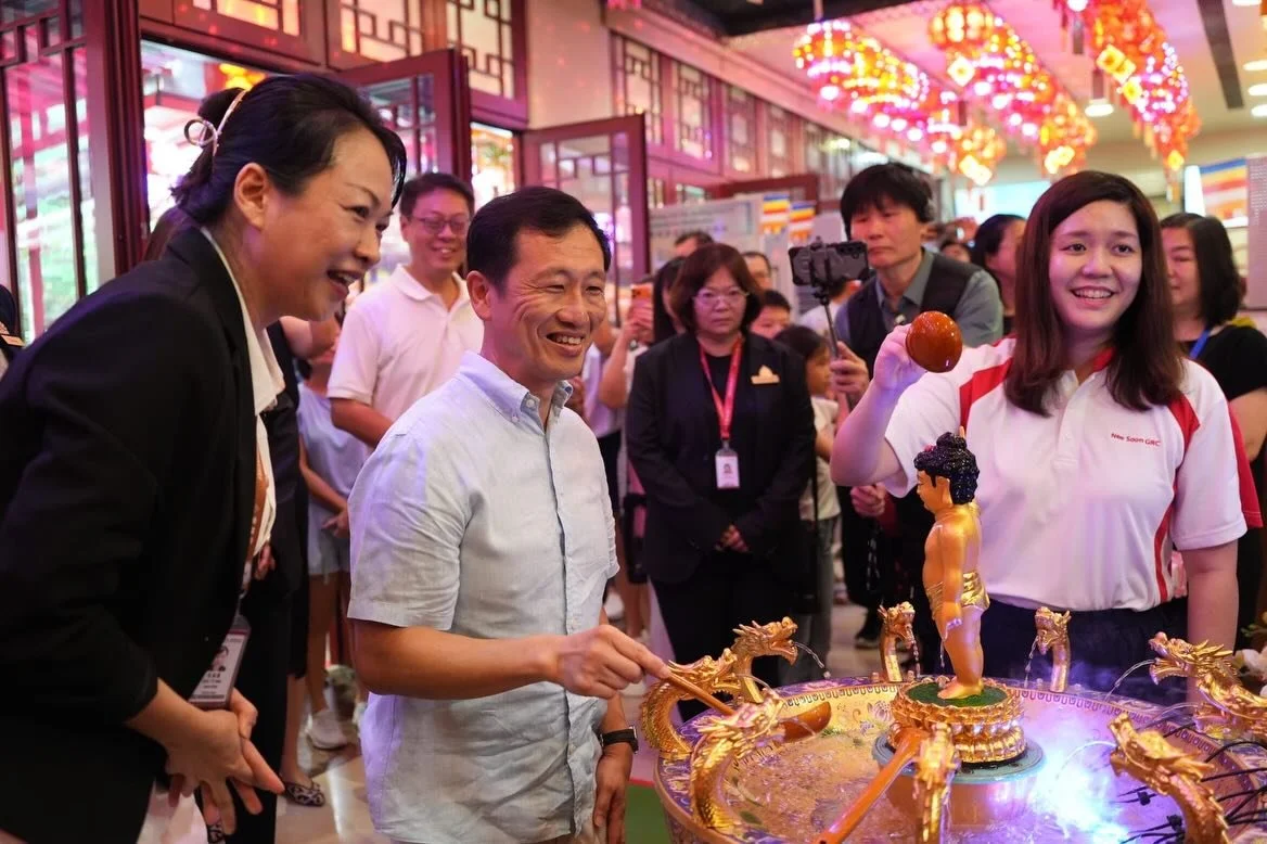 We are honoured to welcome Minister Ong Ye Kung, MP Lee Hui Ying, MP Mariam Jaafar, MP Ng Shi Xuan and MP Gabriel Lam, to BW Monastery during our Vesak Day celebrations.

During their visit, they offered flowers, viewed the Twelve Deeds of the Buddha