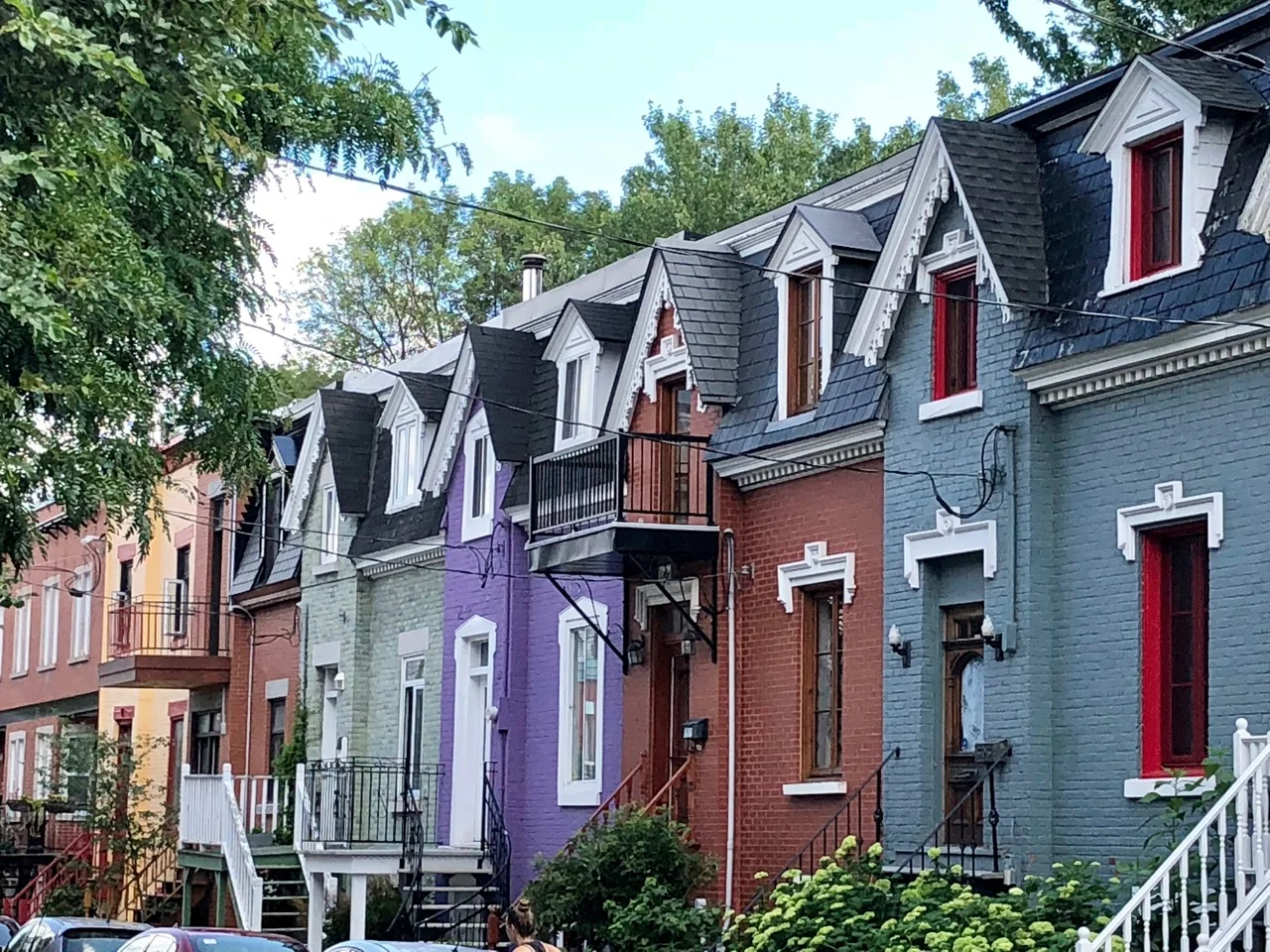 bunt gestrichene Häuser in Montreal