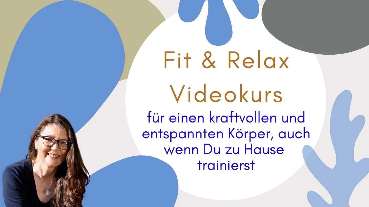 Grafik mit Text für einen Fit & Relax Videokurs, ein Lächelnde Frau mit Brille, bunte abstrakte Formen im Hintergrund.