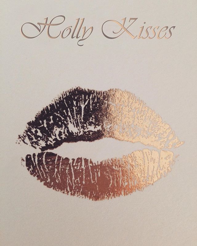 #hollygolightly #kisses #fashion #fashionista #fallwinter #bigkiss #feelgood #happy