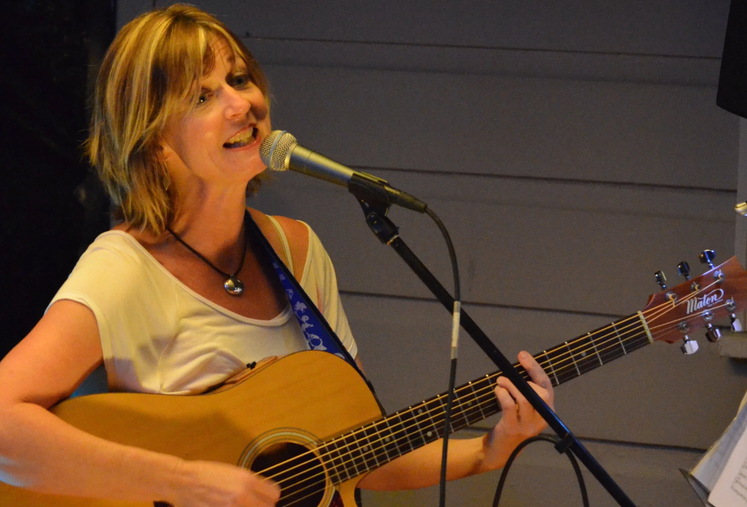 Bex Acoustic.JPG