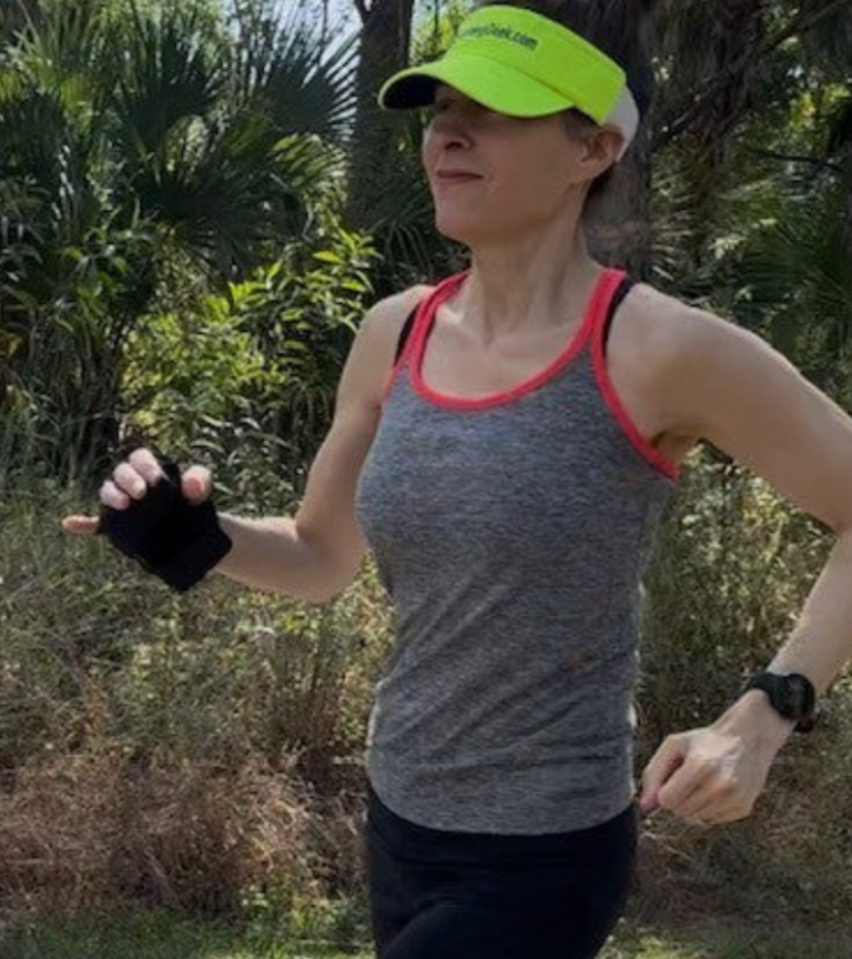 Woman+running+with+FitUWrap.png