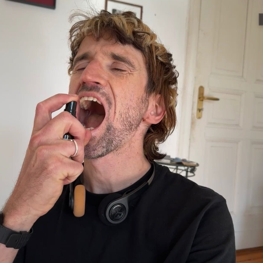 A man usung chilcuague