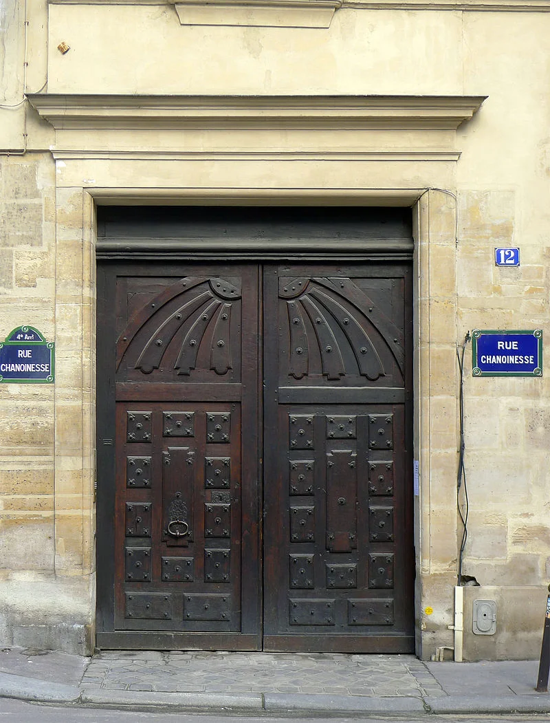 12 Rue Chanoinesse