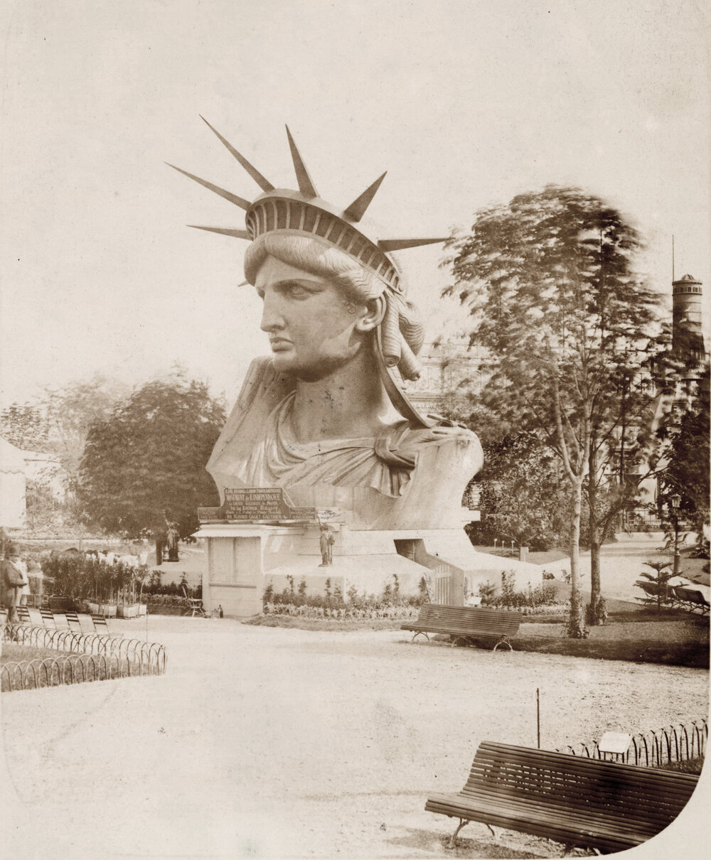 Head_of_the_Statue_of_Liberty_on_display_in_a_park_in_Paris.jpg