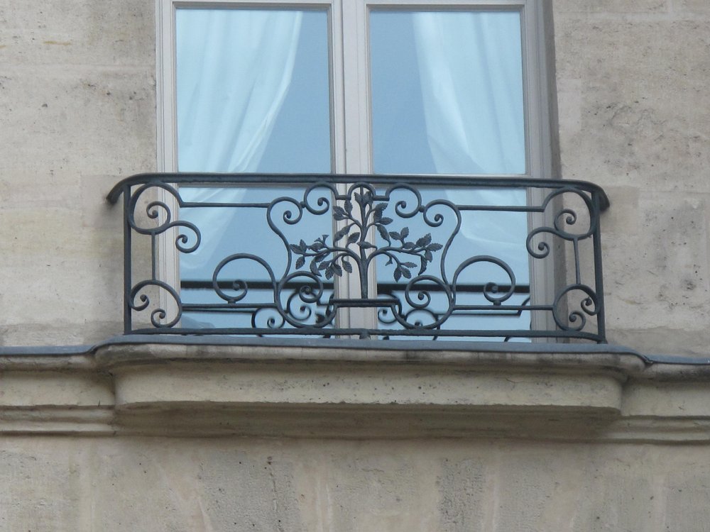 Elm motif in balcony