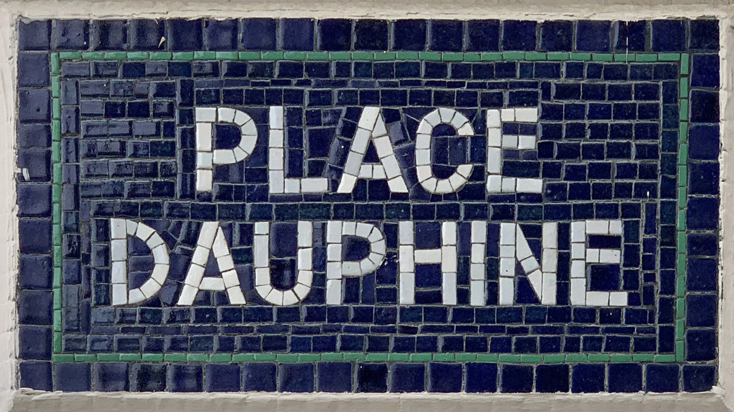 Plaque_Place_Dauphine_-_Paris_I_(FR75)_-_2021-06-05_-_1.jpg