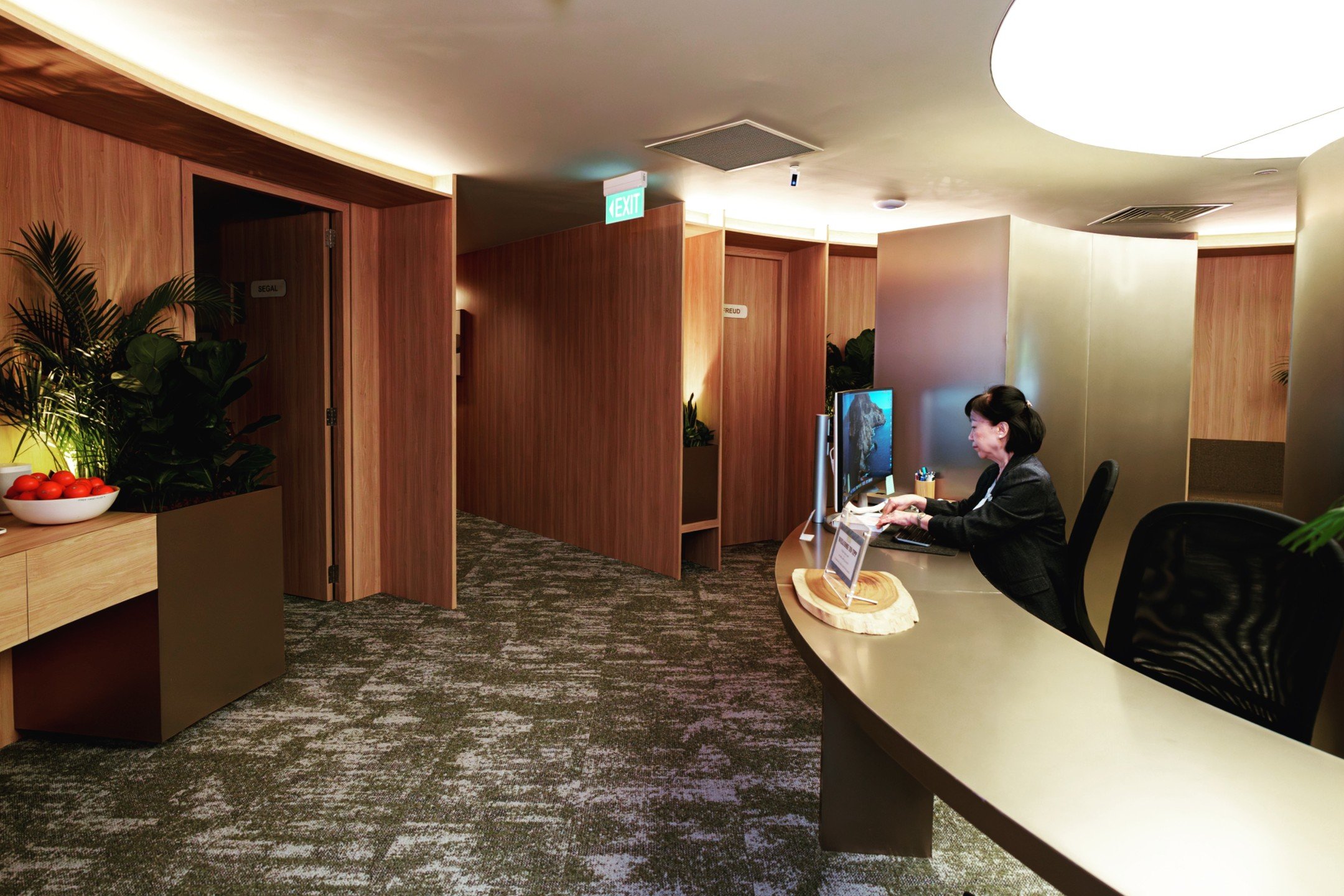Step into our oasis of safety and nourishment, and be greeted by our spacious reception 🏝️ It is a place like none other. Best part is, we are right smack in the heart of town in Dhoby Ghaut, at Haw Par Glass Tower. Discover TPP&rsquo;s host of psyc