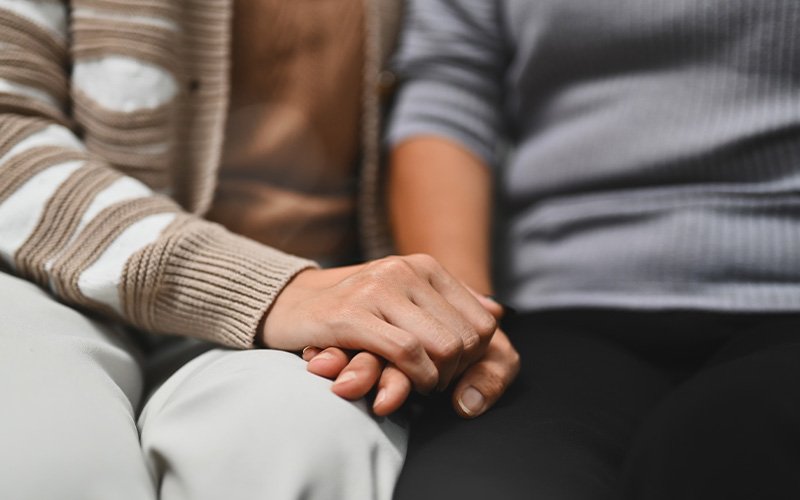 Couple holding hands to build emotional connection.