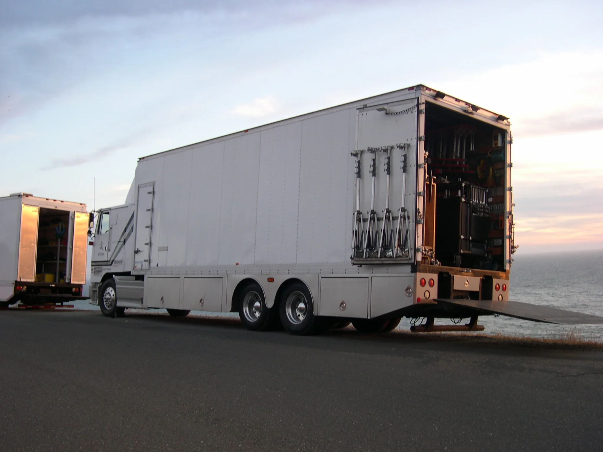 TRUCK OPEN.JPG