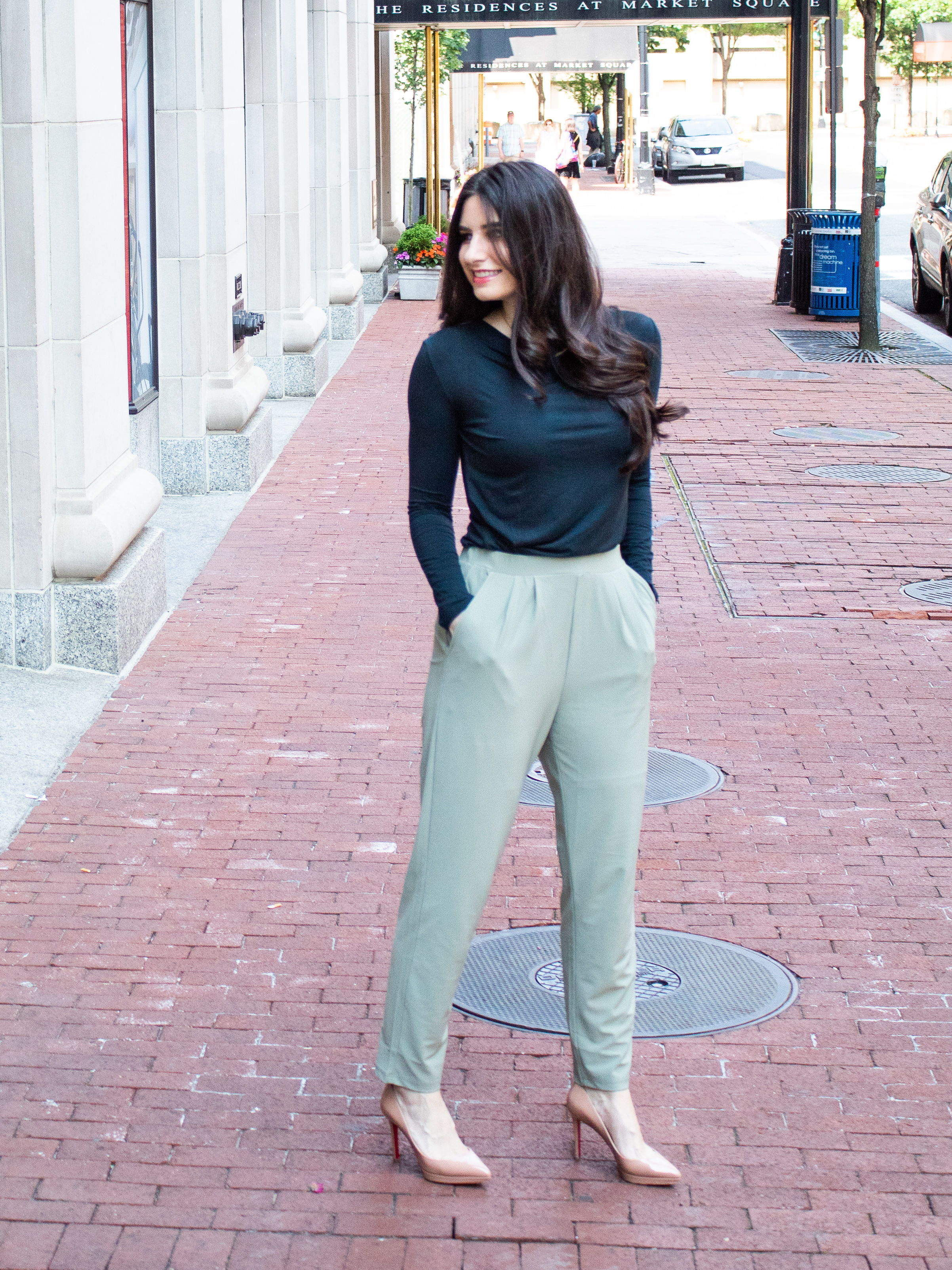 One of the best things about these tapered pants is there are no zippers or buttons, just elastic! They are super comfy and I am loving the fun colors for summer. The only drawback is the fabric is kind of thin and they’re not lined. So, I definitely wear my spanx ( https://rstyle.me/n/dm3tgccd2mf) with these if I’m at work! I paired these pants with a dark forest green, long sleeve top, but they would pair nicely with any neutral. The fabric of these pants also appears to be fairly wrinkle-resistant, which is a plus! I bought these from Nordstrom, and while they are out of this specific color, I linked to the same pants in a couple different colors, and then a few different styles in this light green color.