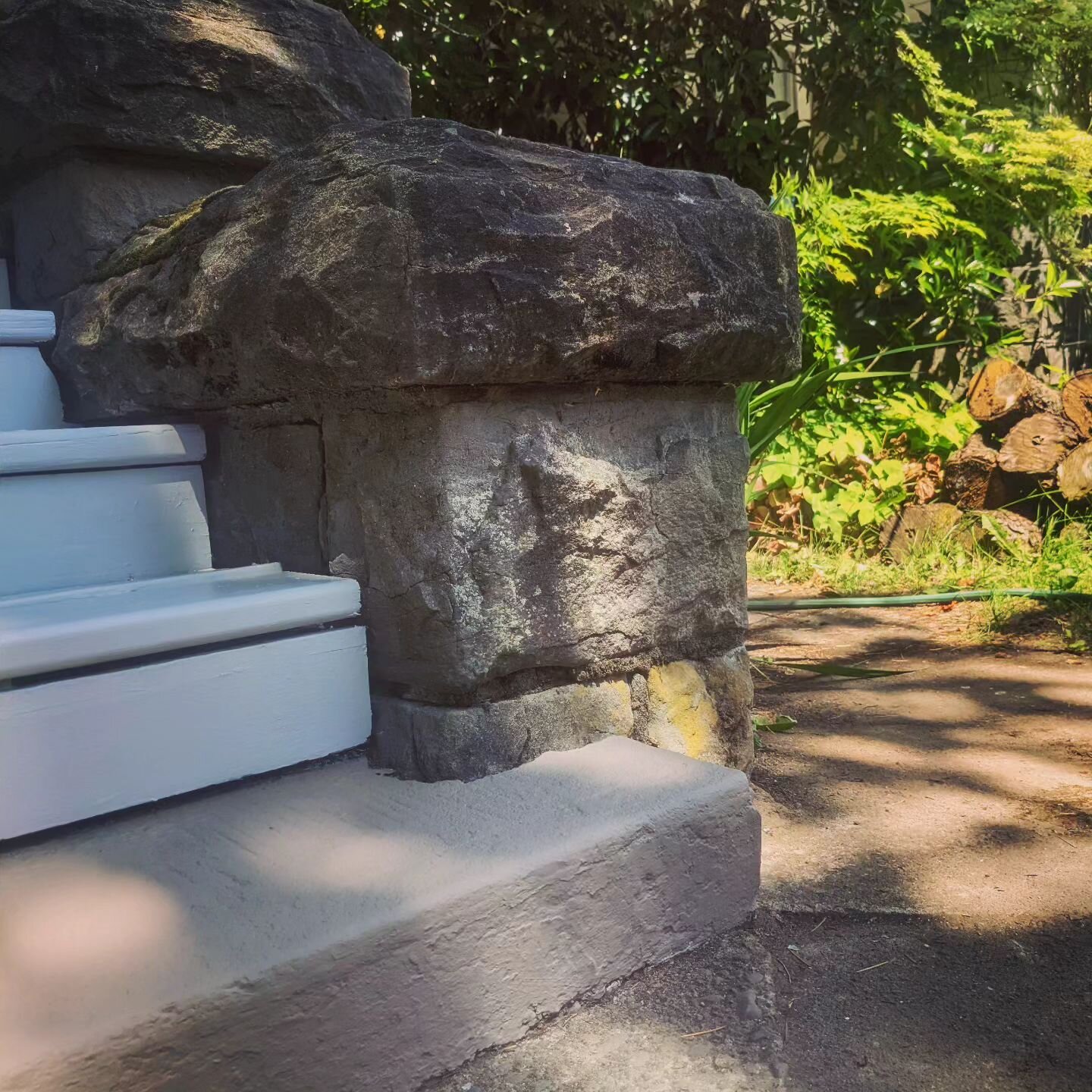 Today a color match for the transition from cement to porch stairs with some relationship to the stone work.

#colordesignportlandoregon #colorconsultantpacificnorthwest