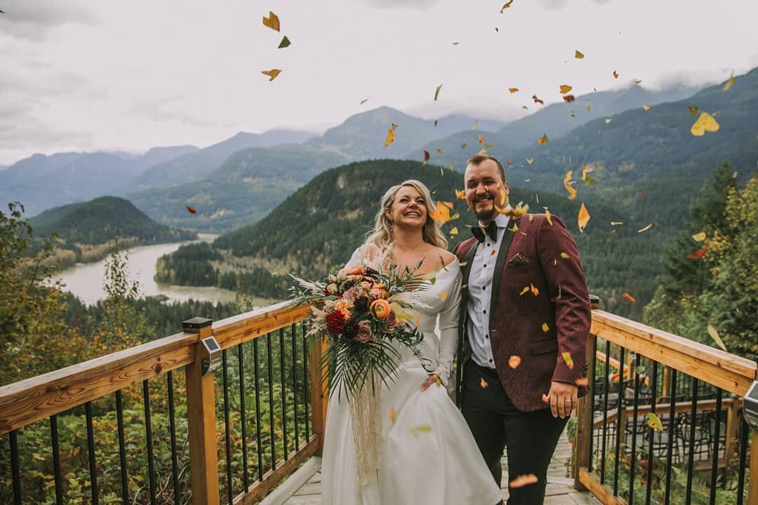 Fall wedding of dreams 🍂🍃🍁😍

Absolutely stunning photo from @justinerussophotographer
.
.
.
#instabride #ido #wedding #weddingvenue #weddingvenuehunting #bridal #realweddings #dreamwedding #weddinginspiration #instawedding #bride #groom #weddingp