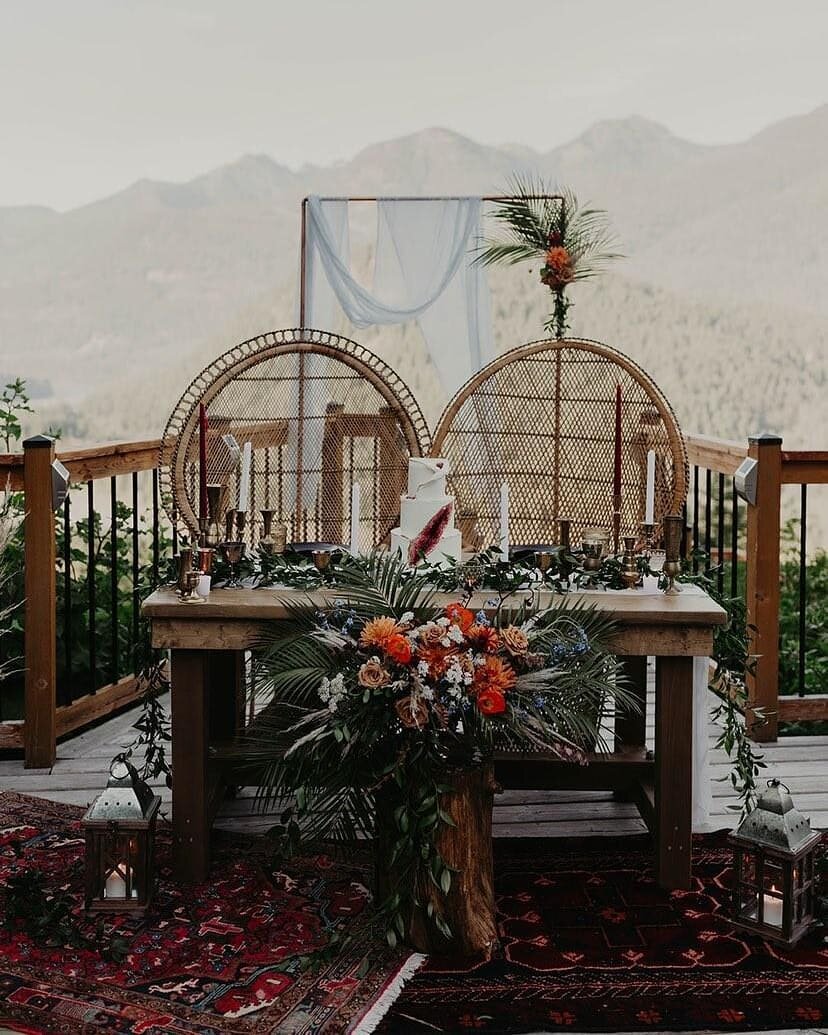 What a beautiful set up 😍

Vendors:
@iamsarah.nicole
@powerfulmoments.events
@finchandflora
@unionbridal
@paragonmakeup
@reddymadecakes
@thelittleweddingshoppe
@a.b.ellie
@ruedeseinebridal
.
.
.
#instabride #ido #wedding #weddingvenue #weddingvenueh