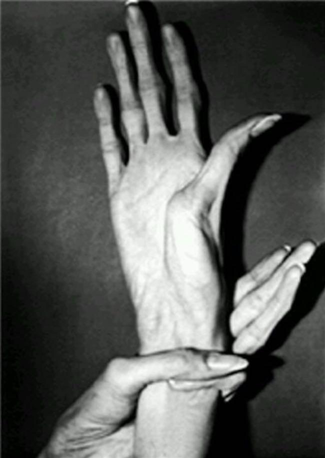 Alleged image of the claw like hands of the Otaku Killer.