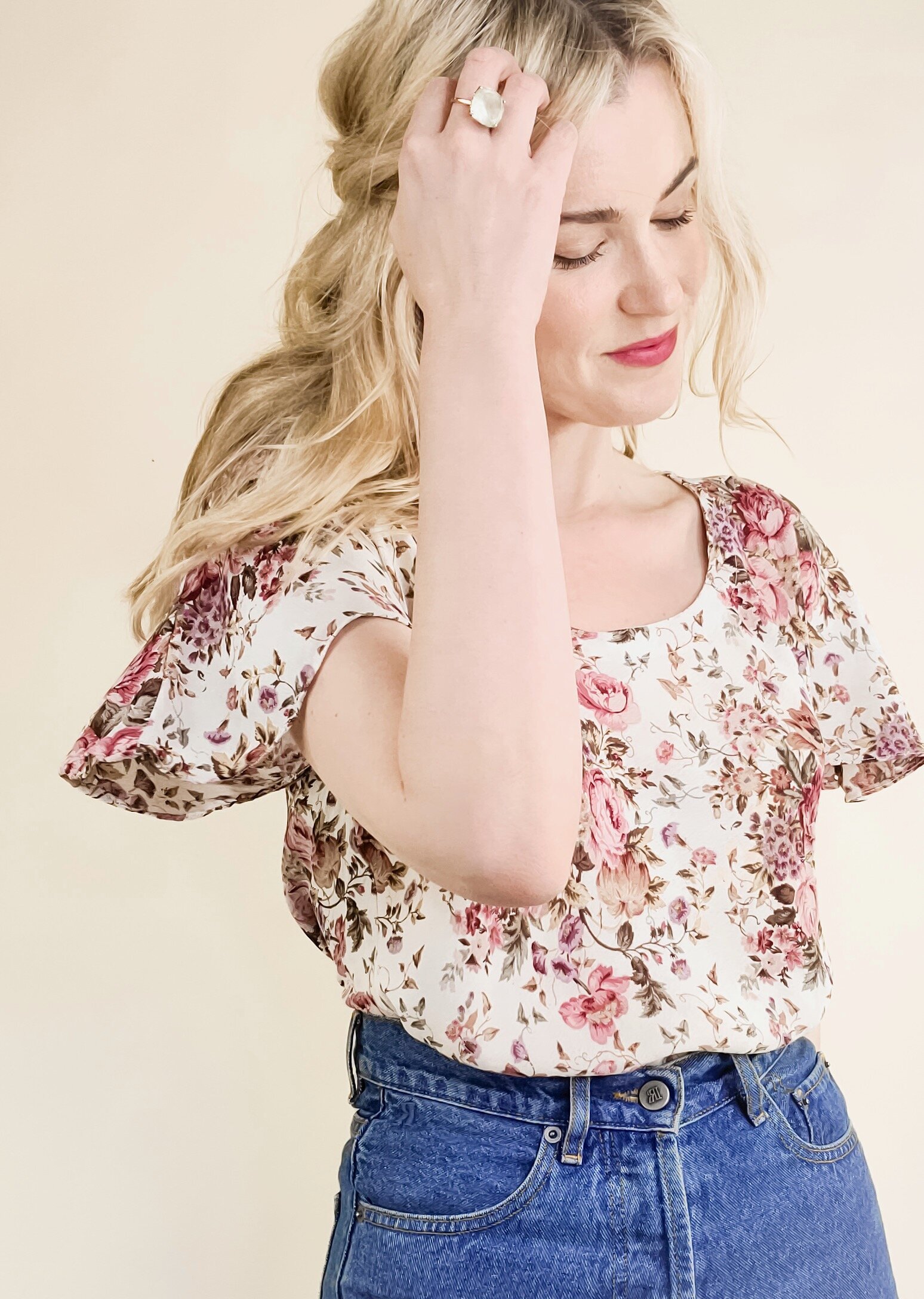 90s Blooming Floral Flutter Sleeve Blouse (Size Small)