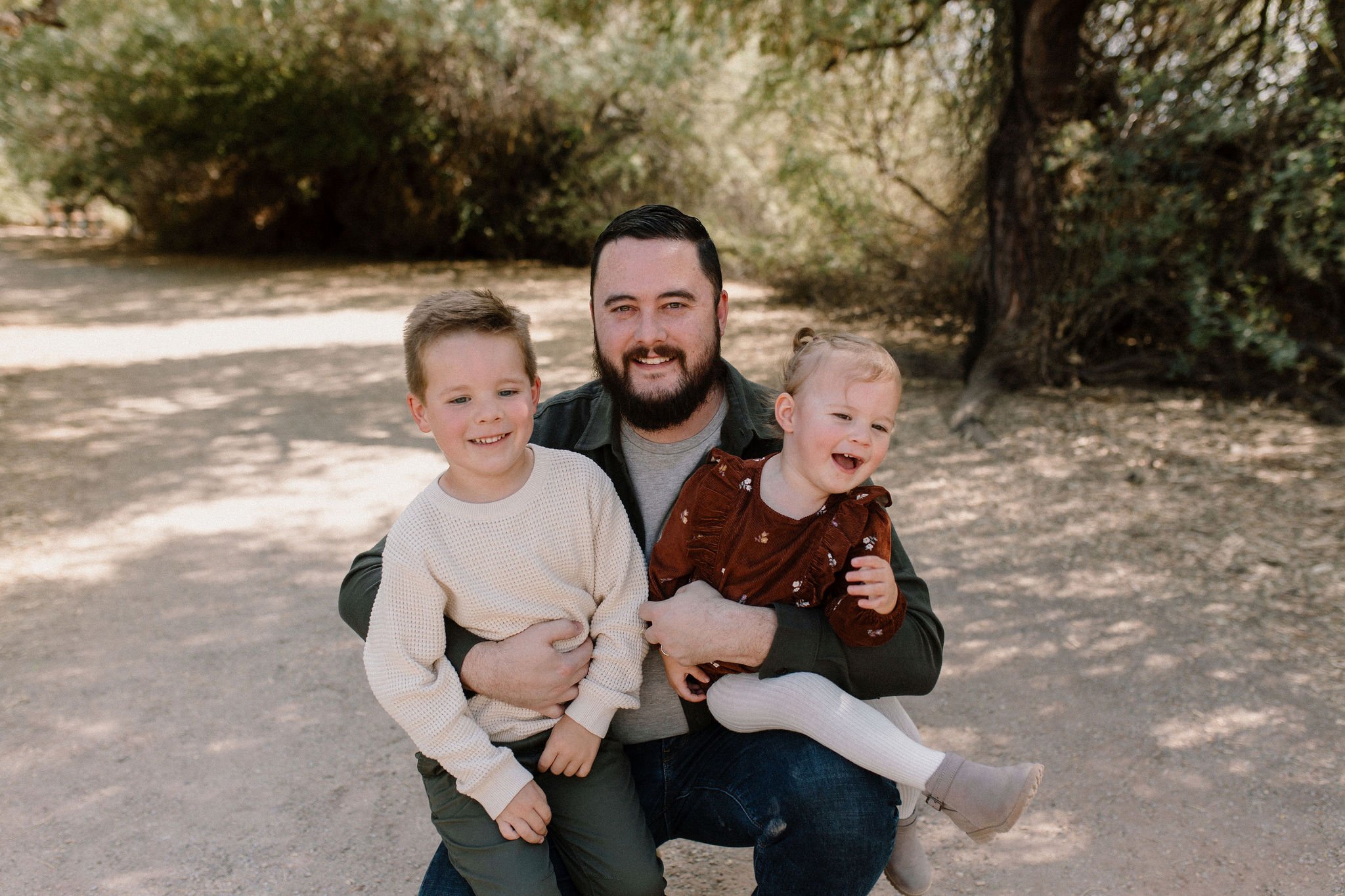 dad holding toddlers and smiling at Gilbert Arizona family photographer