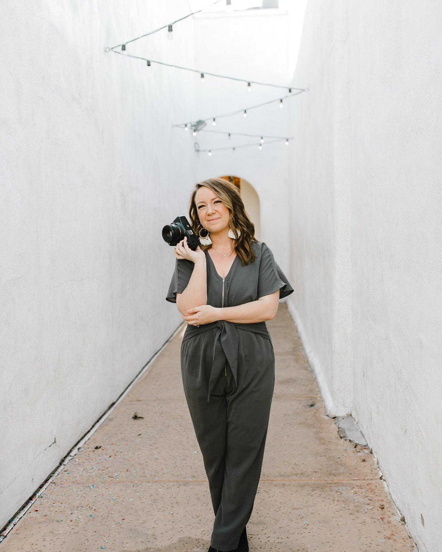 Hi friends! Long time, no see! 💕 

It&rsquo;s been a crazy, busy summer, but I&rsquo;m excited to get back into photos. I will be posting mini sessions tomorrow and am already filling up on full sessions for the season. Now&rsquo;s the time to book 