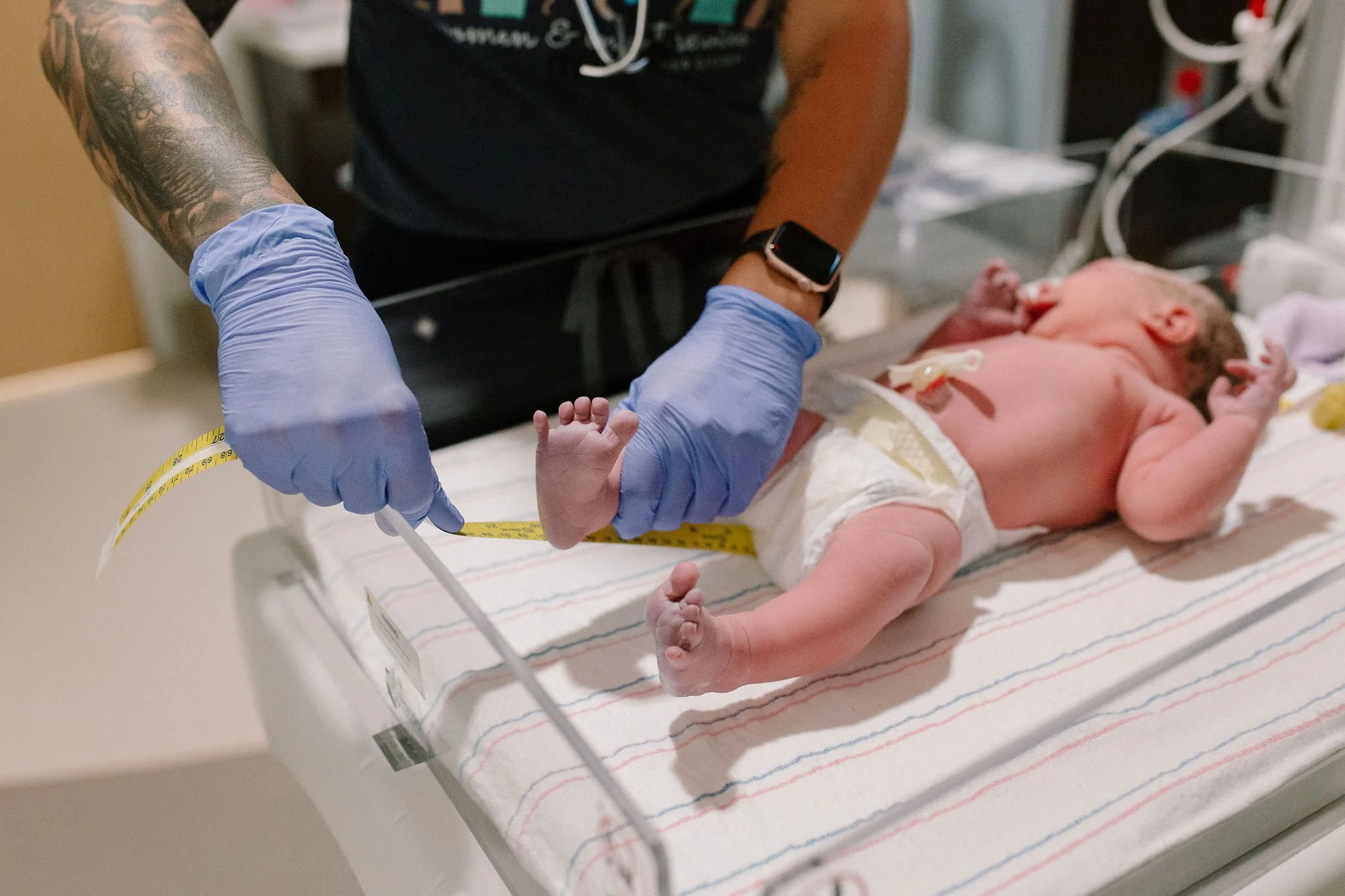 newborn baby measurements and details in the warmer captured by Mesa birth photographer