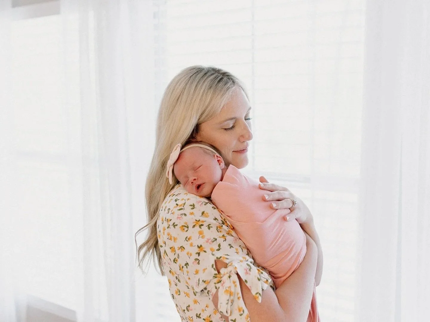 Full house, full hearts 💕 

Those first couple weeks after having a baby are so sleepy and sweet and magical - it&rsquo;s something you don&rsquo;t want to forget! In-home newborns are the perfect way to remember this time, no stress, just slow mome