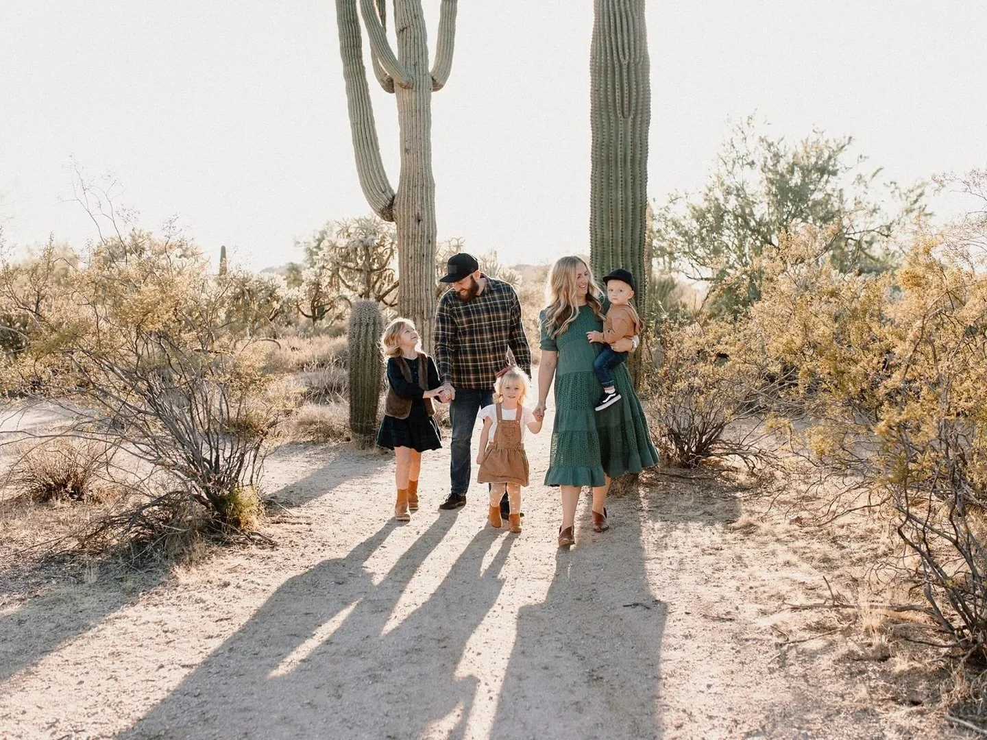 The next time I photograph these cuties, there will be 6 of them! 🥹 it&rsquo;s so special to get to see families grow, and to capture so many special moments in their lives!

.
.
.
.
.
#azphotographer #arizonaphotography #portraitphotography  #famil