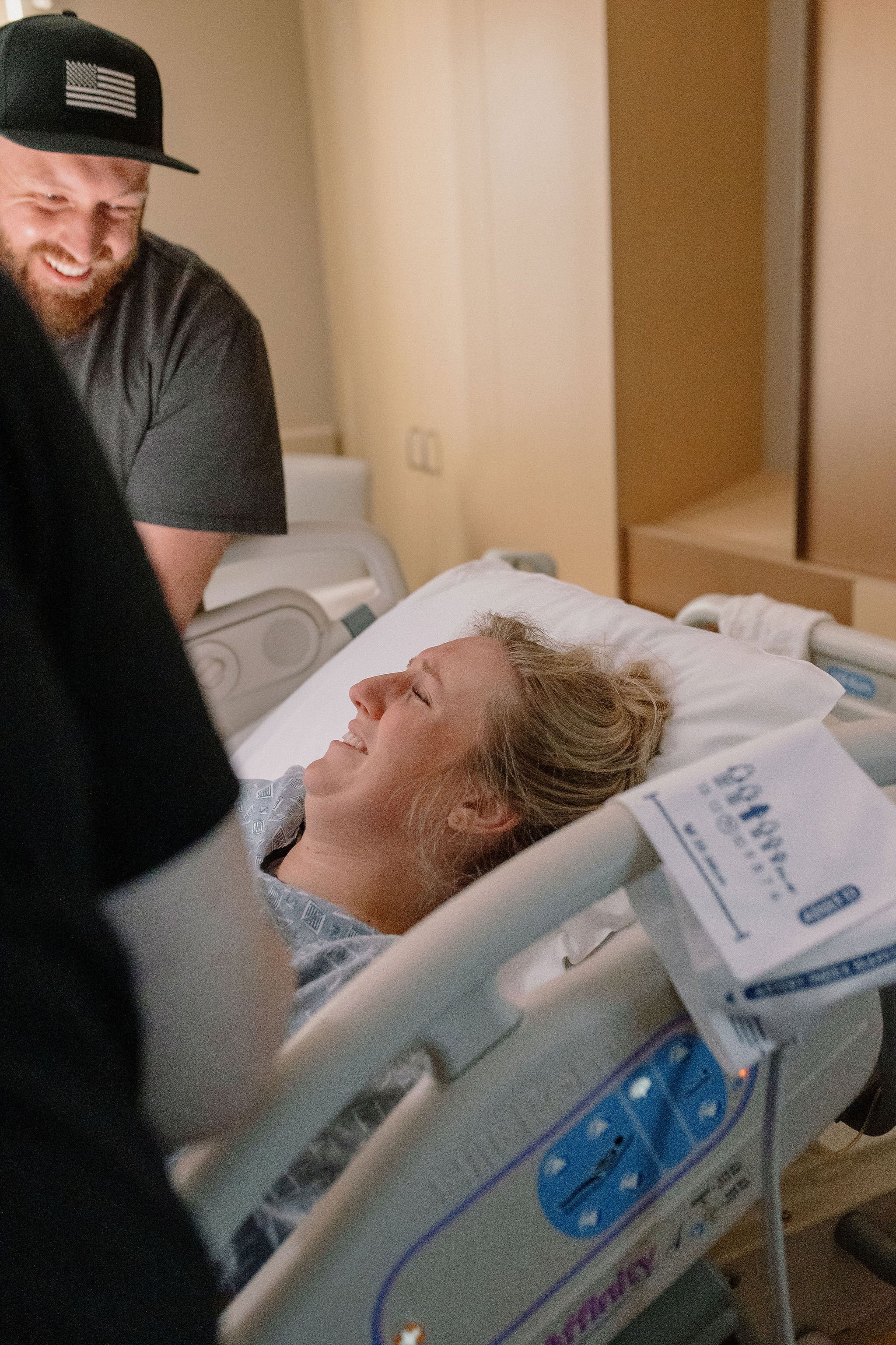 dad supporting mom during hospital birth