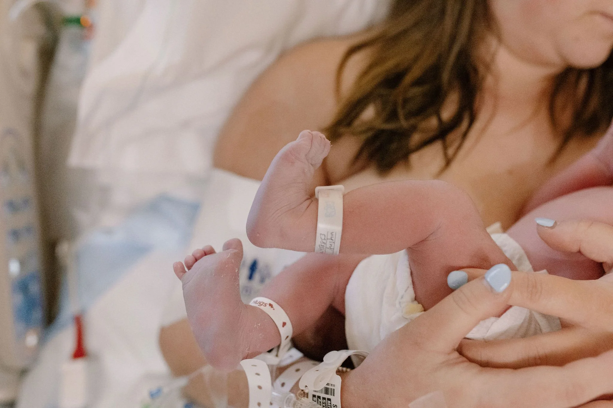 newborn baby details close up of toes and feet in birth photoshoot in Gilbert, Arizona