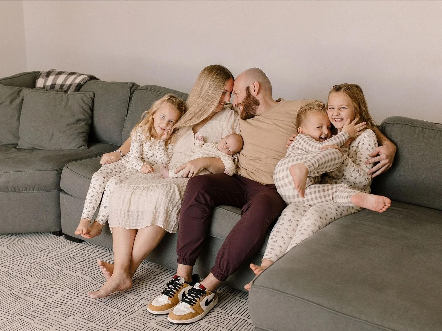 How magical is it that babies are inside, and then they&rsquo;re outside, and then you&rsquo;re a whole family?! ✨

I have loved photographing this sweet family through all their stages - from their oldest as a newborn to their 4th. What a privilege 
