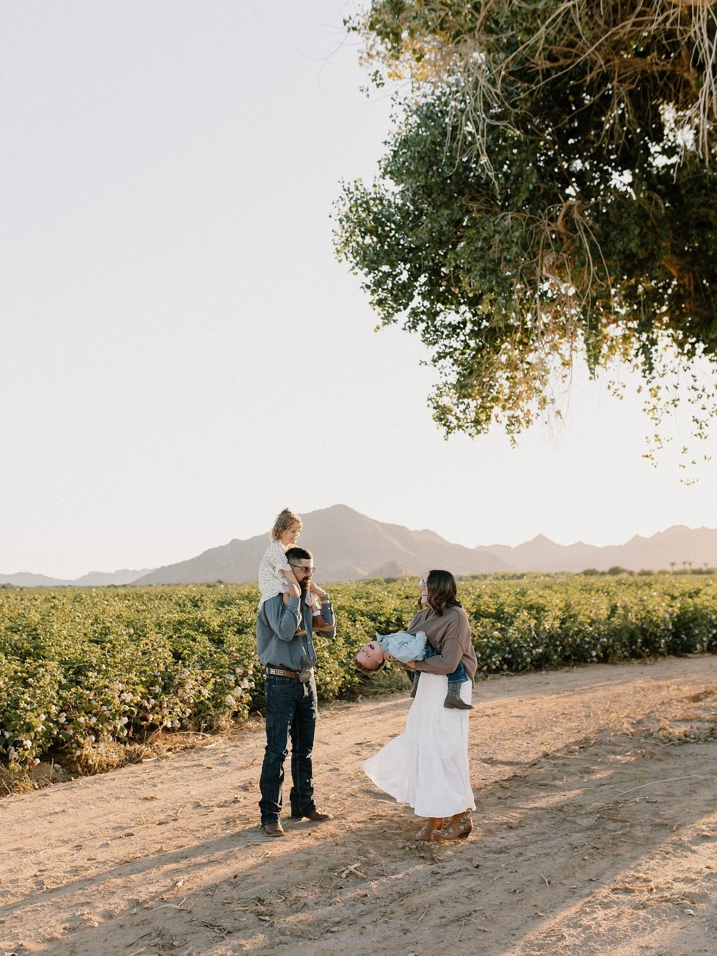 So 👏🏻 many 👏🏻 smiles! What&rsquo;s the secret?! Play 👏🏻 play 👏🏻 play!!!

It&rsquo;s so easy to get caught up in the &ldquo;say cheese&rdquo; trap (I do it too when I&rsquo;m in front of the camera with my kids!) BUT letting kids be kids will 
