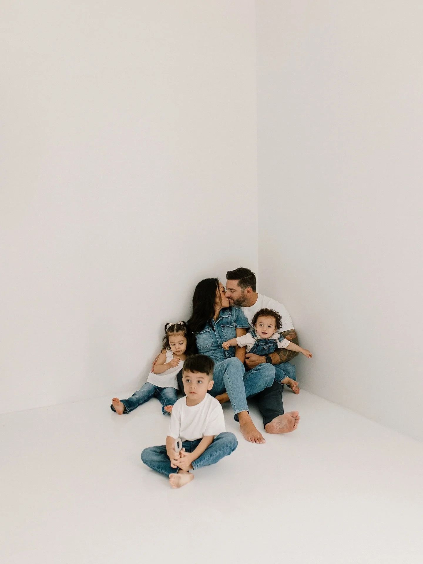 When you come in with no expectations, and embrace childhood ✨

With kiddos so close together, all in the baby and toddler stage, it can be nearly impossible to get everyone looking and smiling! That&rsquo;s why that&rsquo;s not always my goal.

I al