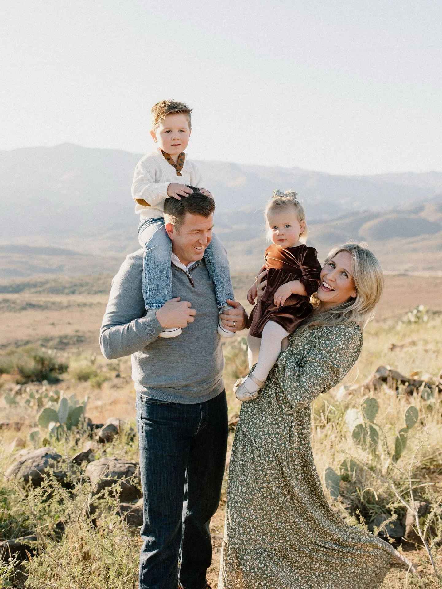 Remind me when I&rsquo;m doubting myself to look at this gallery ✨ 

This has been my busiest Fall season, and with that comes a lot of &ldquo;am I even good?&rdquo; &ldquo;does anyone even like their photos?&rdquo; And I forget that this is my art a