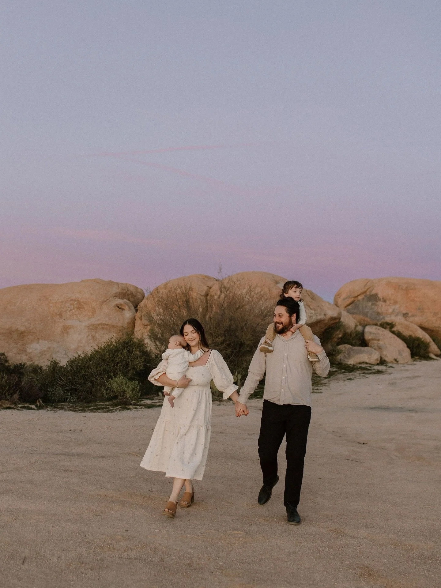 Blue hour here with this family 🌚✨ >>>>>>

Sometimes I can&rsquo;t believe places like this exist! Literally the perfect most beautiful spot for family photos. Who&rsquo;s ready to make the drive this year for theirs?!

#azfamilyph