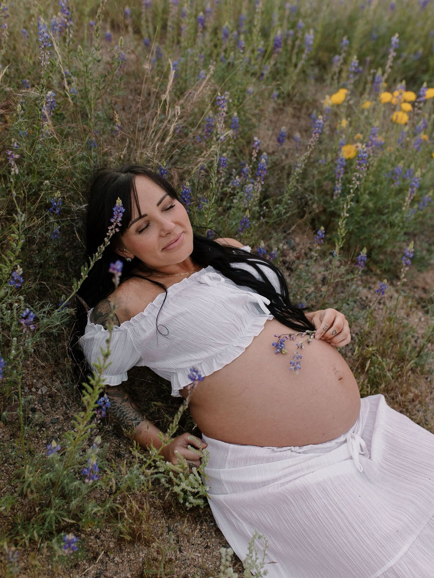 A moment of silence for these wildflowers and this stunning mama 🪻🌼

Solo maternity can sometimes be one of the most nerve-racking photoshoots for clients! My goal is to make you feel beautiful while highlighting the most important things about pre