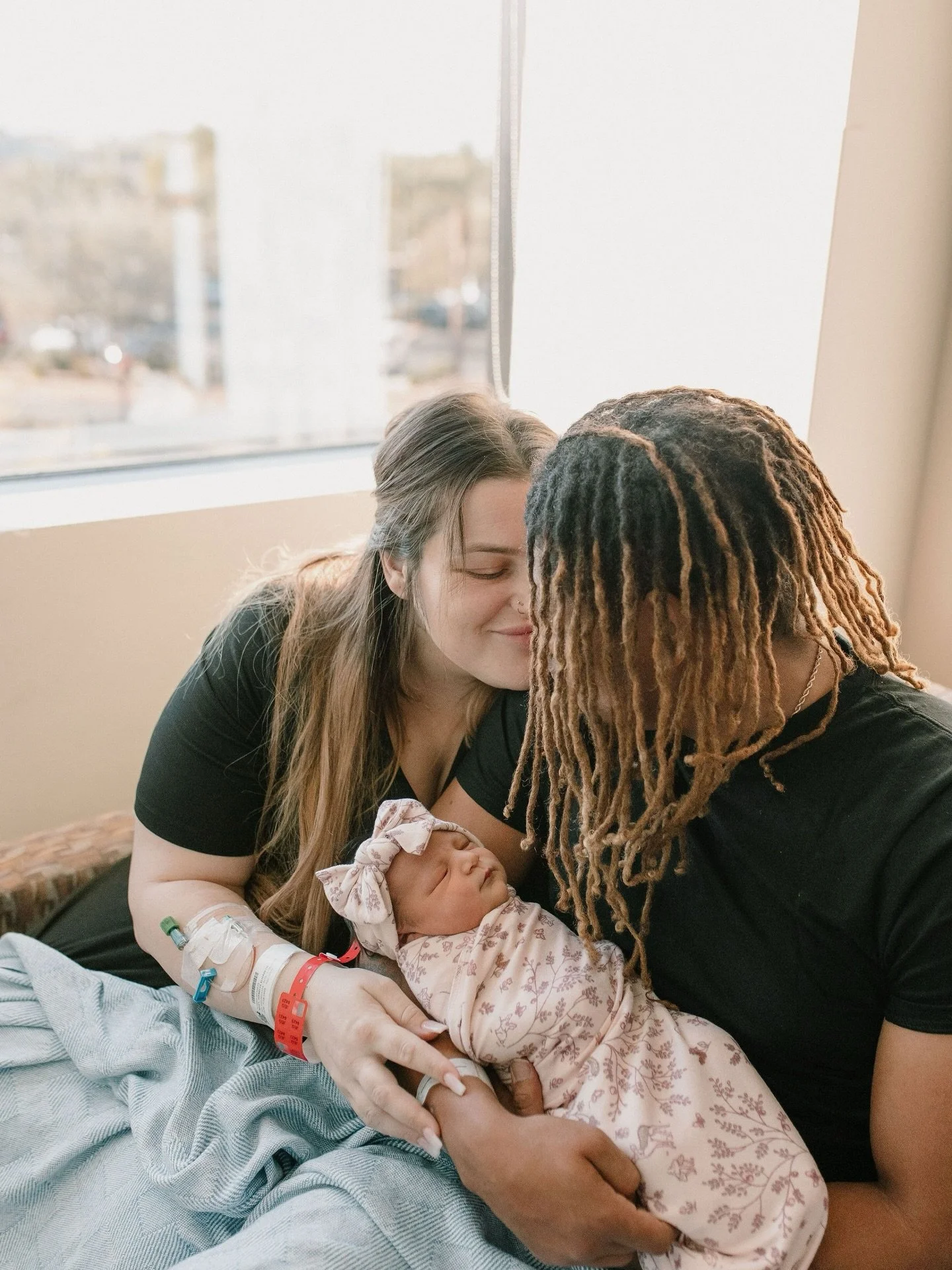 That soft morning light and brand new life ✨ 

I remember being soooo intimidated by fresh 48 photography when I first started getting inquiries for them, I loved them in the moment but when I got home I&rsquo;d have no idea how to edit them! I&rsquo