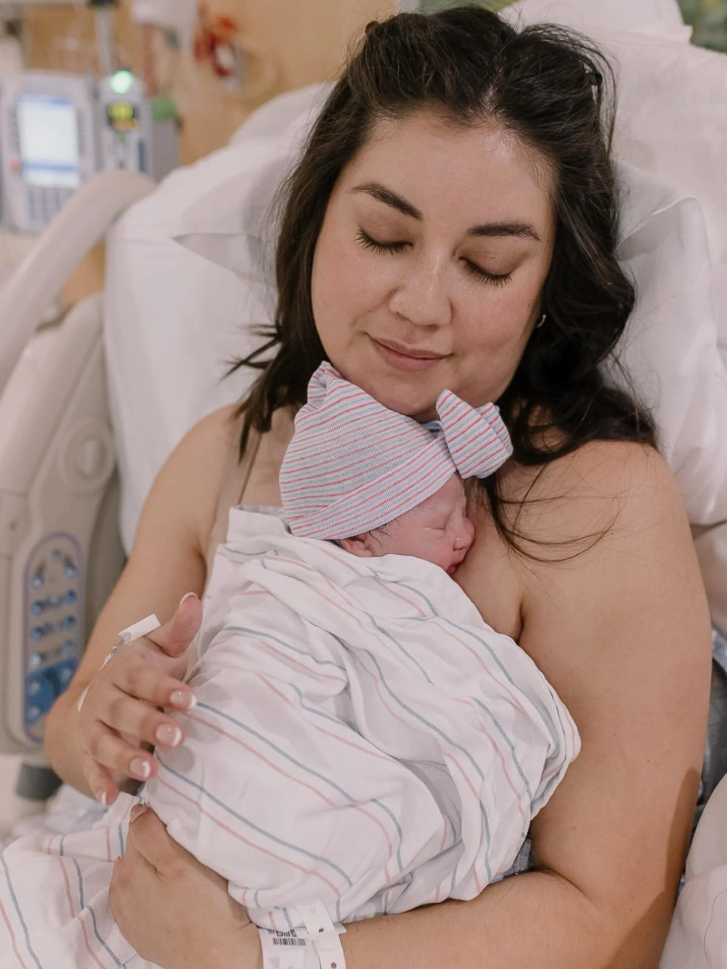When the waiting is over ✨ 

After a loooooong wait and a couple false alarms, Tatiana barely even pushed to get sweet Willow earthside! One of the best parts of birth photography is witnessing the strength of women, and I literally leave in awe each