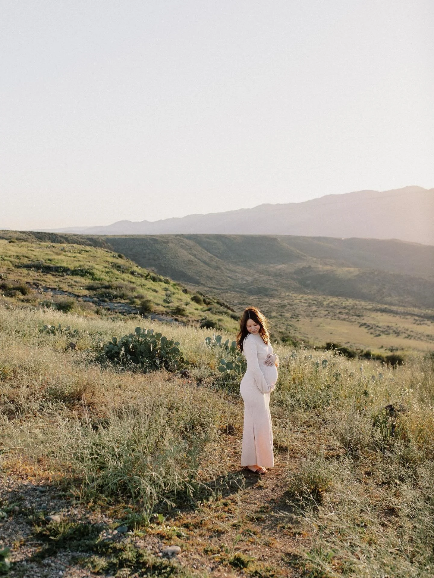 A mama 💕 

Maternity photography has always been a favorite of mine, but lately it&rsquo;s also been such a creative outlet. The style used to be a lot of stiff posing, but now mamas are embracing really moving their bodies and trying new things dur