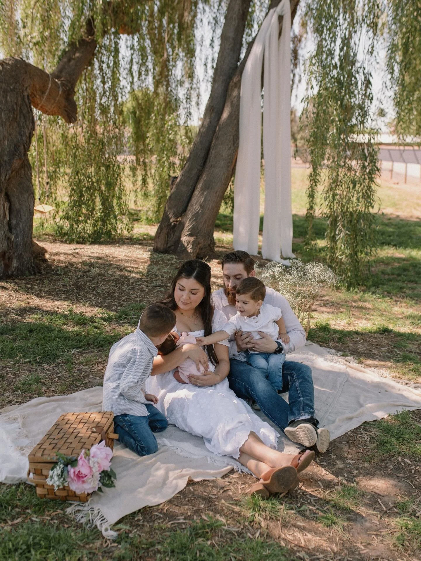 Outdoor newborn sessions ☀️✨

One of the very first newborn sessions I ever did was outdoors, and I had no idea what I was doing, so I never did it again! 😅 the lighting was a little tricky but I&rsquo;m so obsessed with how these turned out. Half m