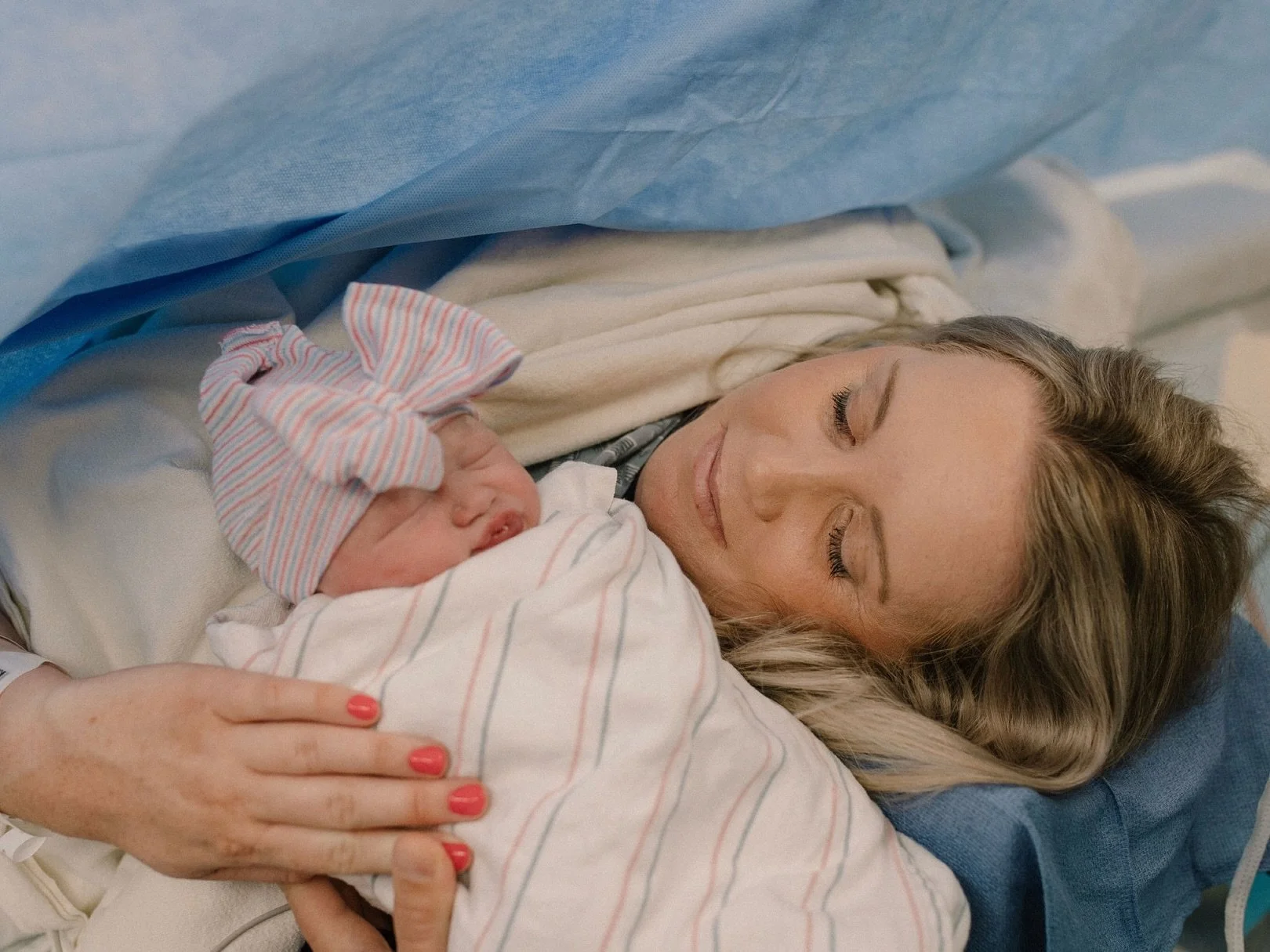The sweetest birthday party 💕 

This birth was so special for so many reasons, the least of those being that it was my first ever c-section that I got to photograph. What an honor to be invited into such a sacred, vulnerable space. So beyond happy f