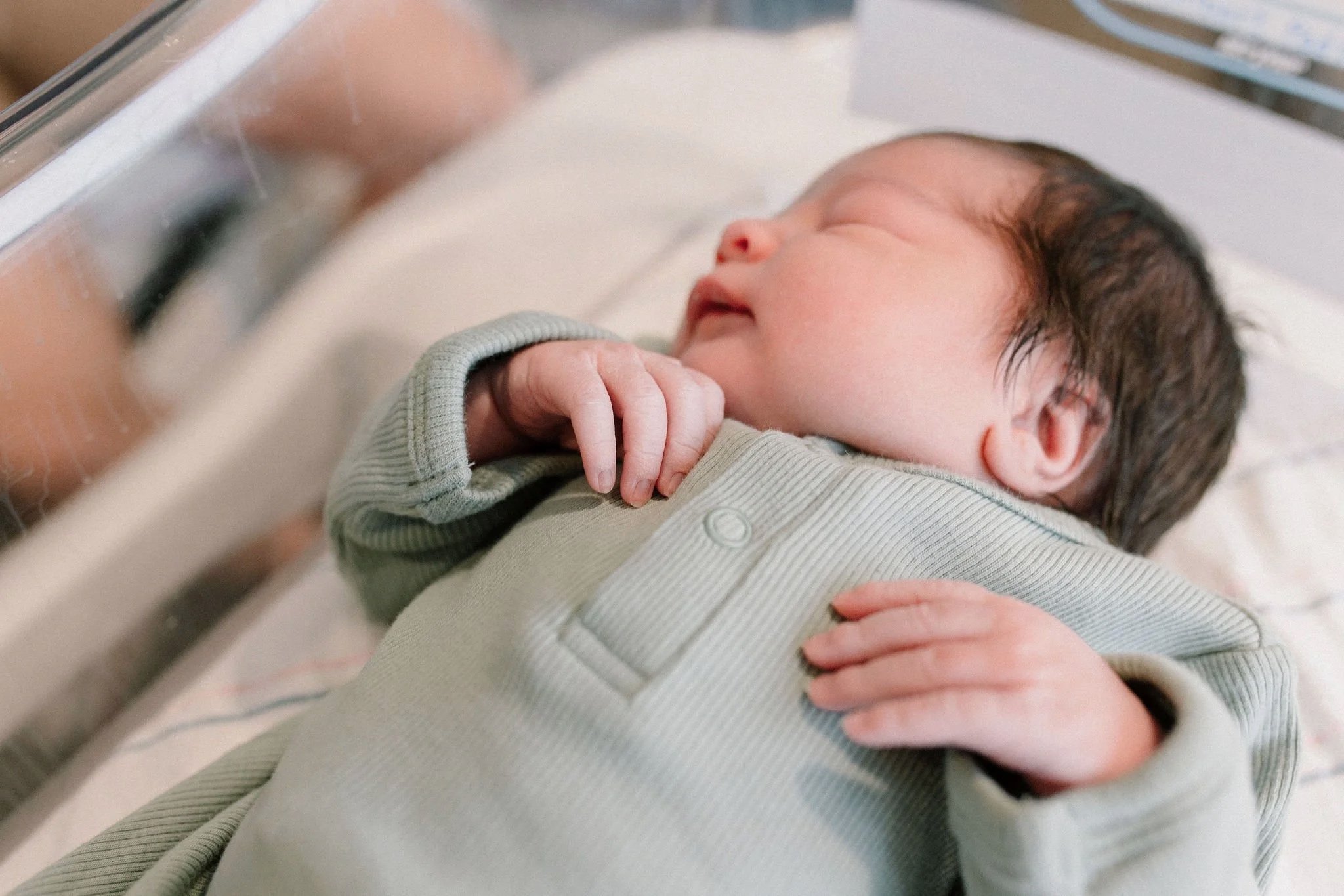 close-up details shot of newborn baby fingers in hospital by Mesa fresh 48 photographer