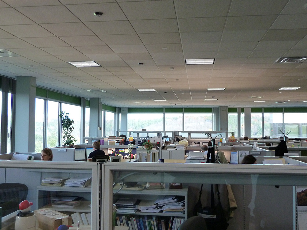  Light/Space/Design designed lighting layouts for National Life of Vermont using an innovative partition mounted lighting system that dimmed automatically with ample natural daylight. 