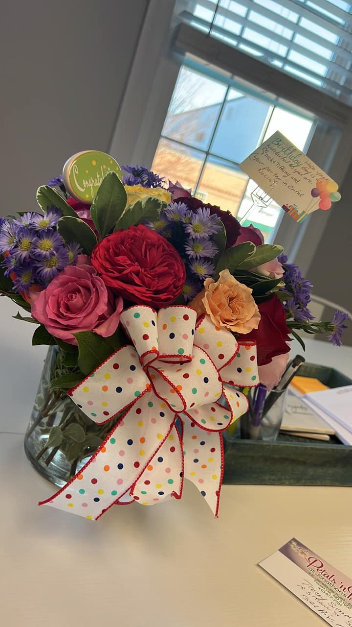 I have the best friends in the whole world!
Feeling the ❤️ thanks for the beautiful birthday bouquet Nick Rose and Tiffany Gosnell Rose and of course Noella🥰