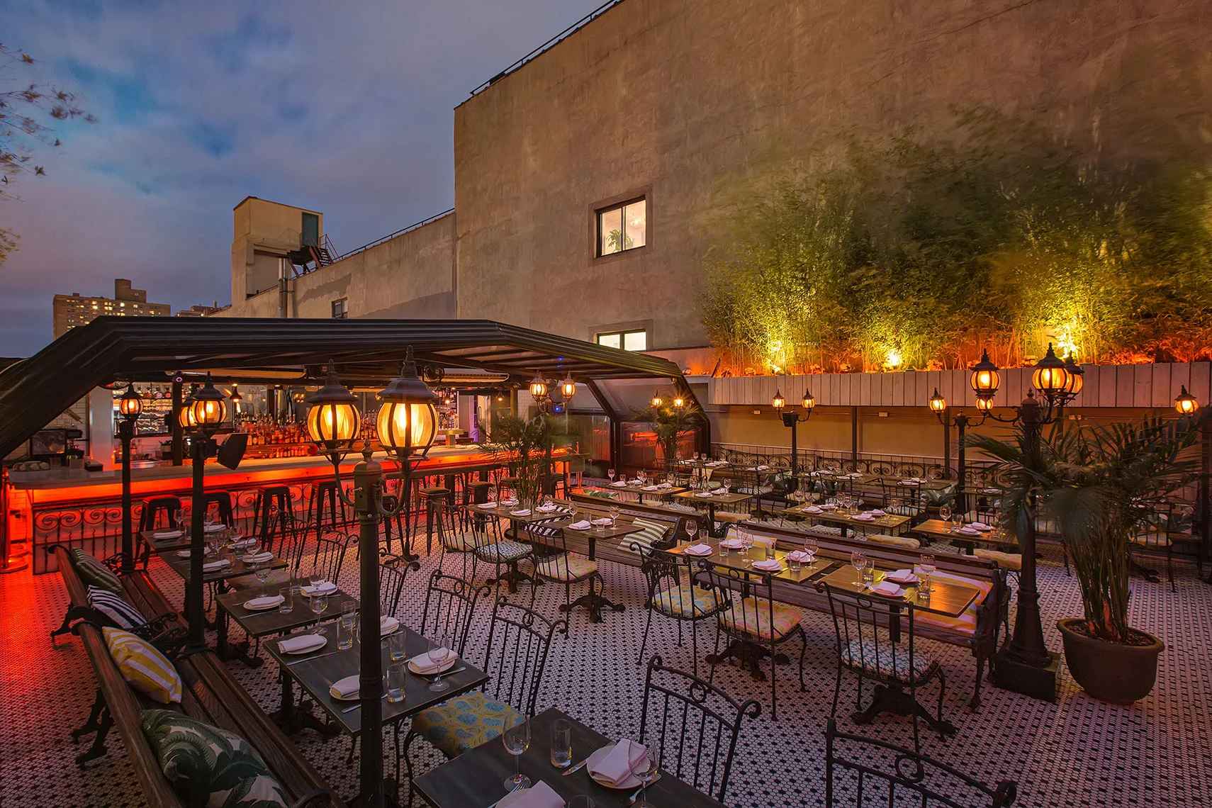 Hotel Chantelle Rooftop Night
