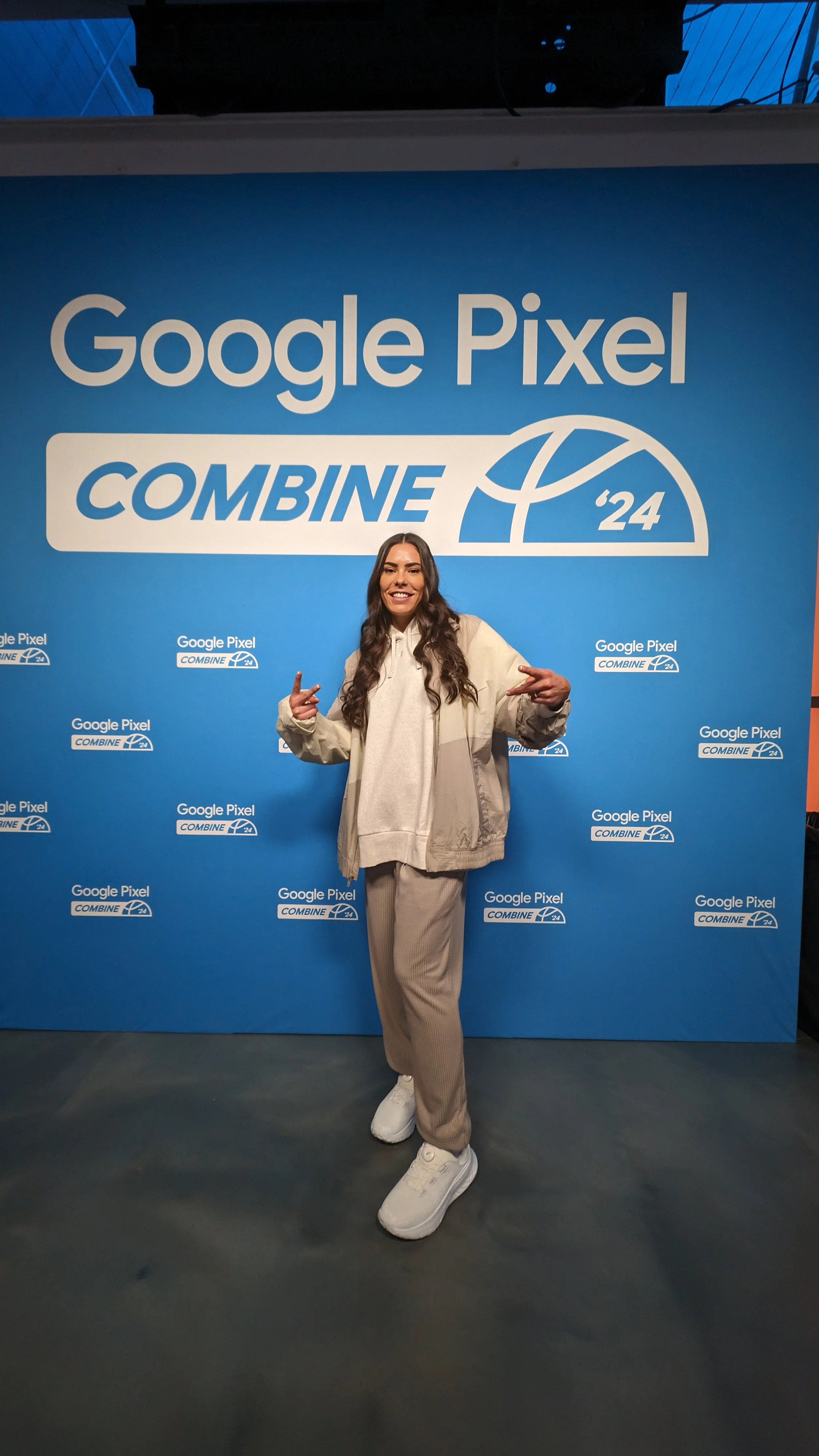 PXL_20240216_214211072.RAW-01.COVER.jpg