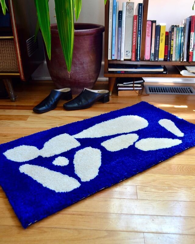 The Balance Rug is available on my website (link in bio). A soft, tufted rug that will add a vibrant pop of colour to your interior!