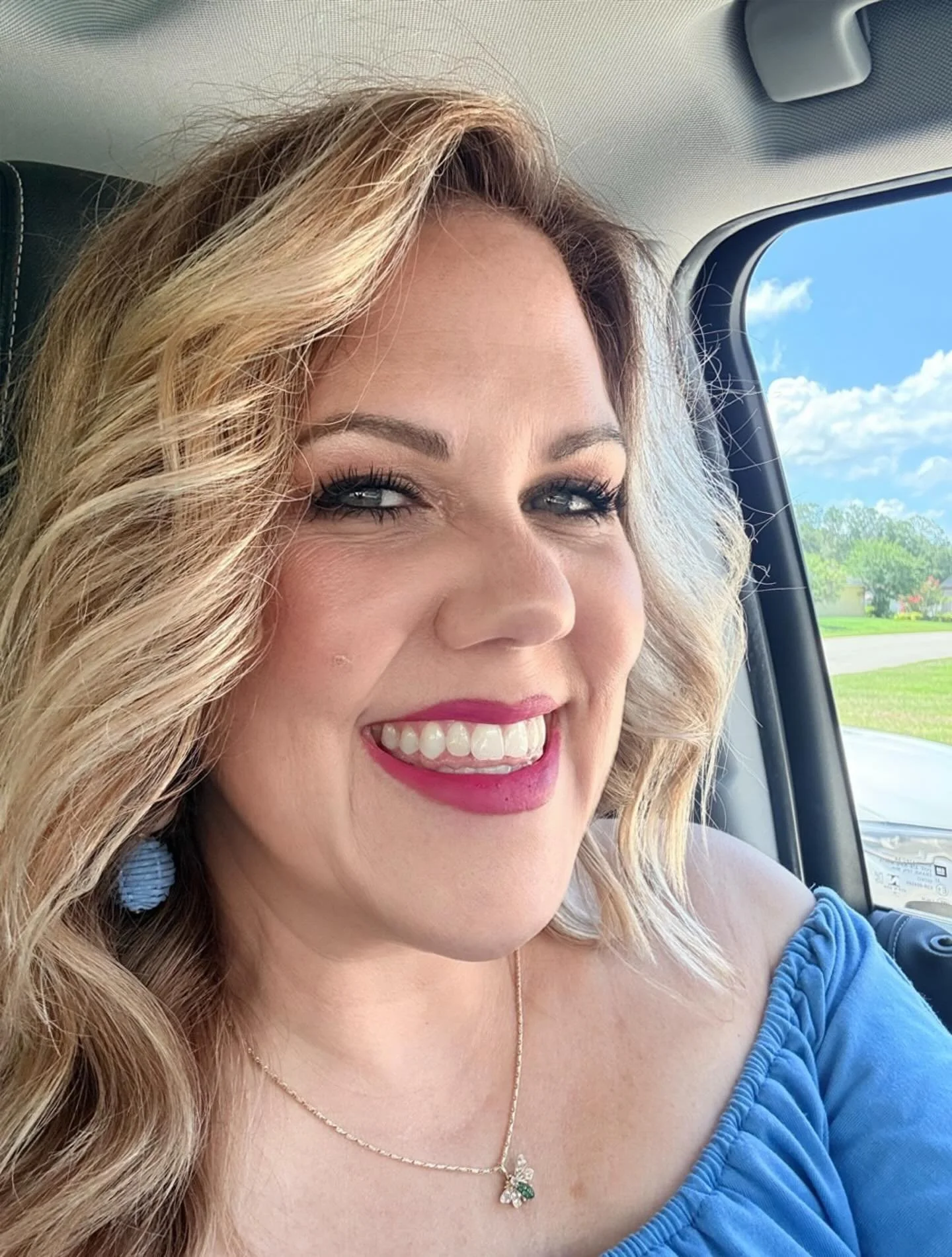 1. Taking a selfie in my driveway before my book event
2. Noticing that my neighbor has seen me taking the selfie 😝

ANYWAY I and this spectacular lipstick will be at @bnwiregrass at 2:00 today to sign books and chat about reading with any passersby