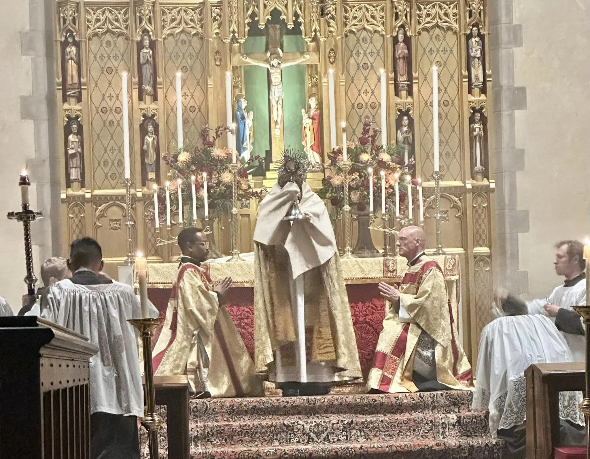 Lifted Up: An Anglican Approach to Eucharistic Adoration