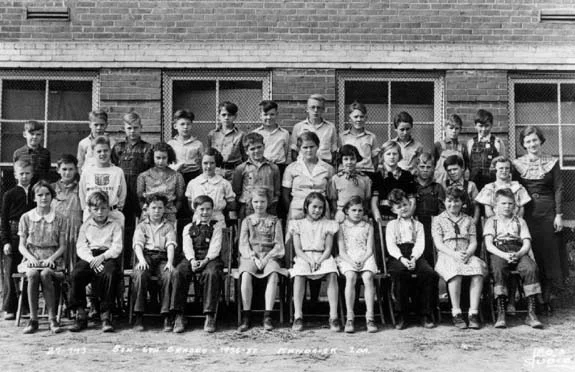 1935 5.6graders.jpg
