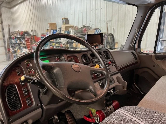 2018 freightliner cab 2.JPG
