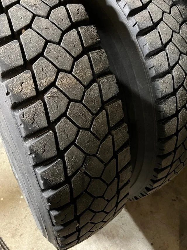 2018 freightliner tires 2.JPG