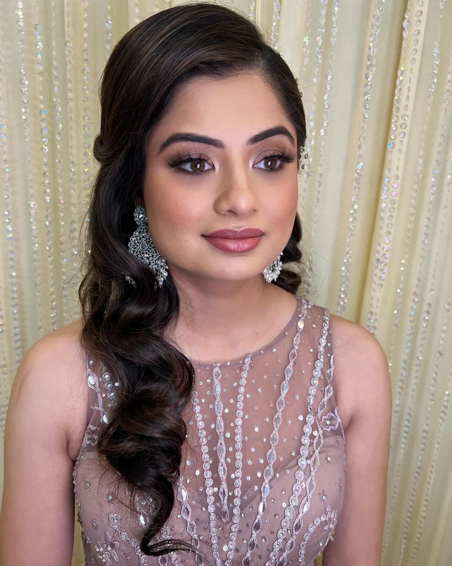 Jasmine ✨ 

#mua #makeup #indianbride #torontomua #torontomakeupartist #toronto #wedding #tartecosmetics #wedlux #dressyourface #wakeupandmakeup #weddingmakeup #eyeshadow #indianmakeupartist #brides